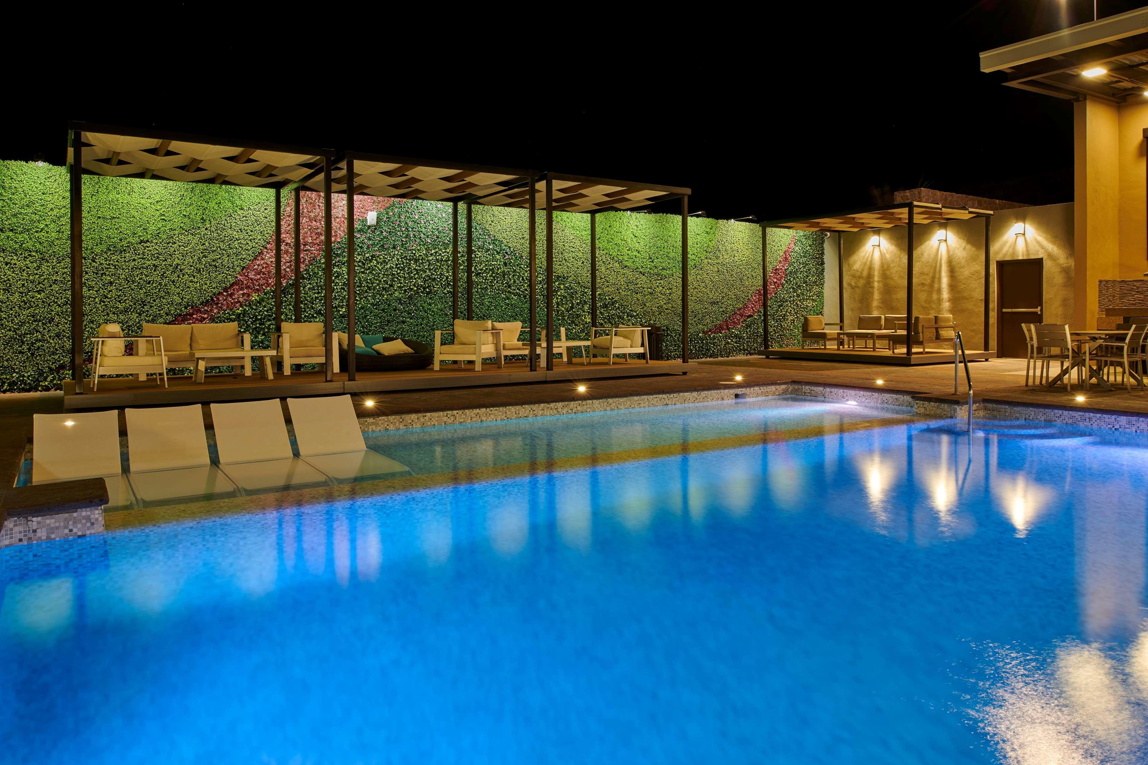 Wingate By Wyndham Chihuahua Hotel Bagian luar foto