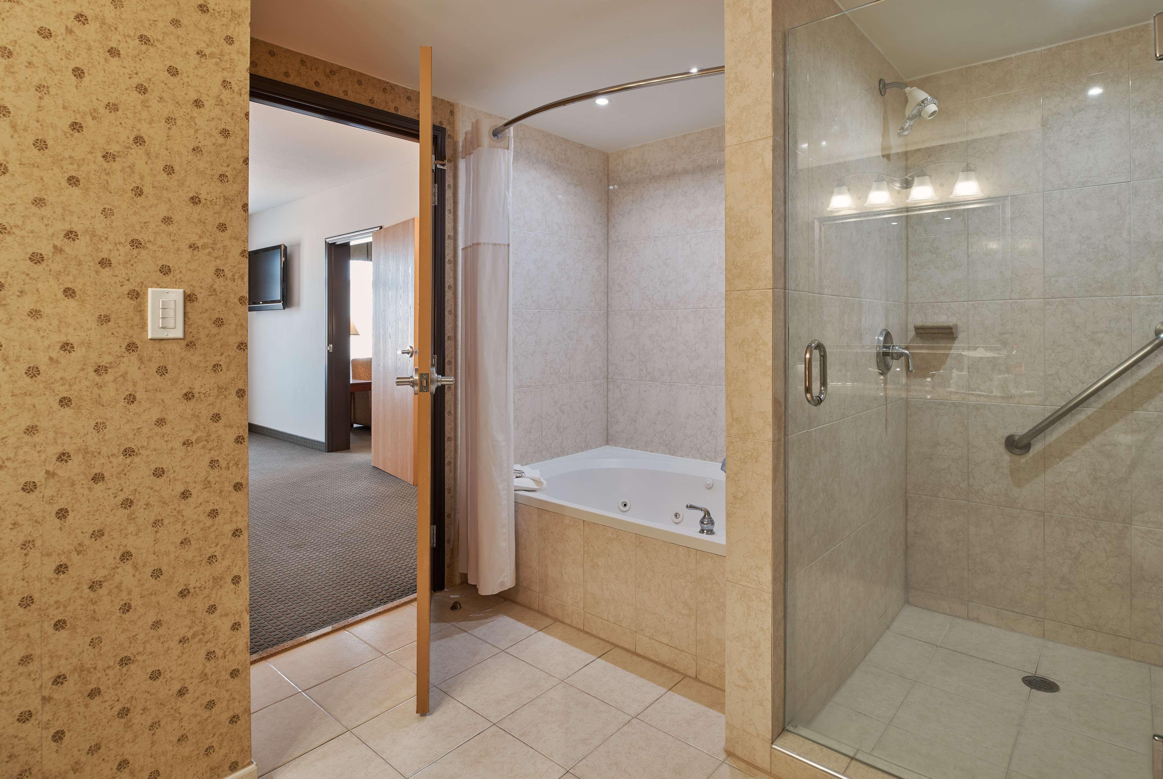 Wingate By Wyndham Chihuahua Hotel Bagian luar foto