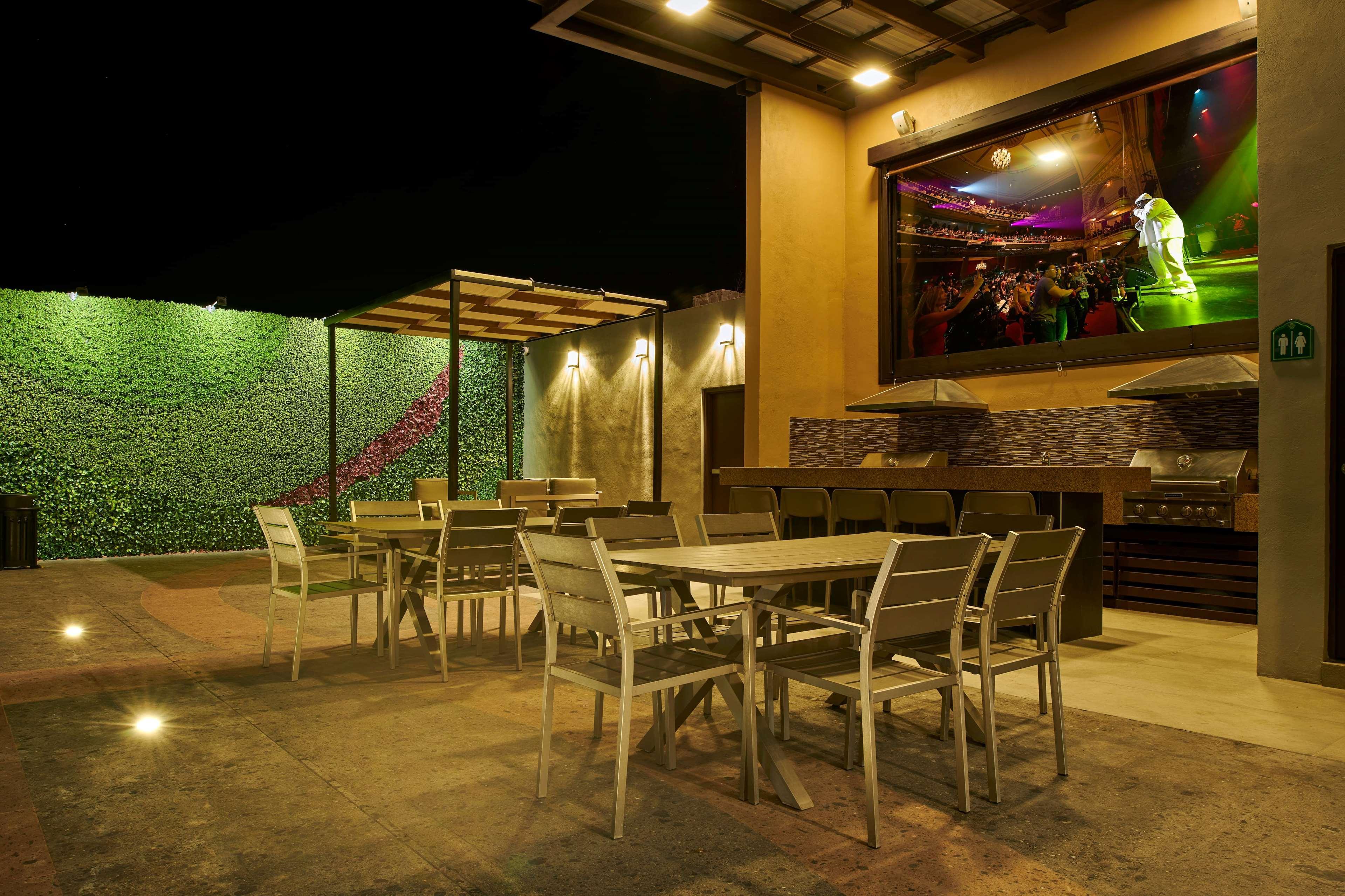Wingate By Wyndham Chihuahua Hotel Bagian luar foto