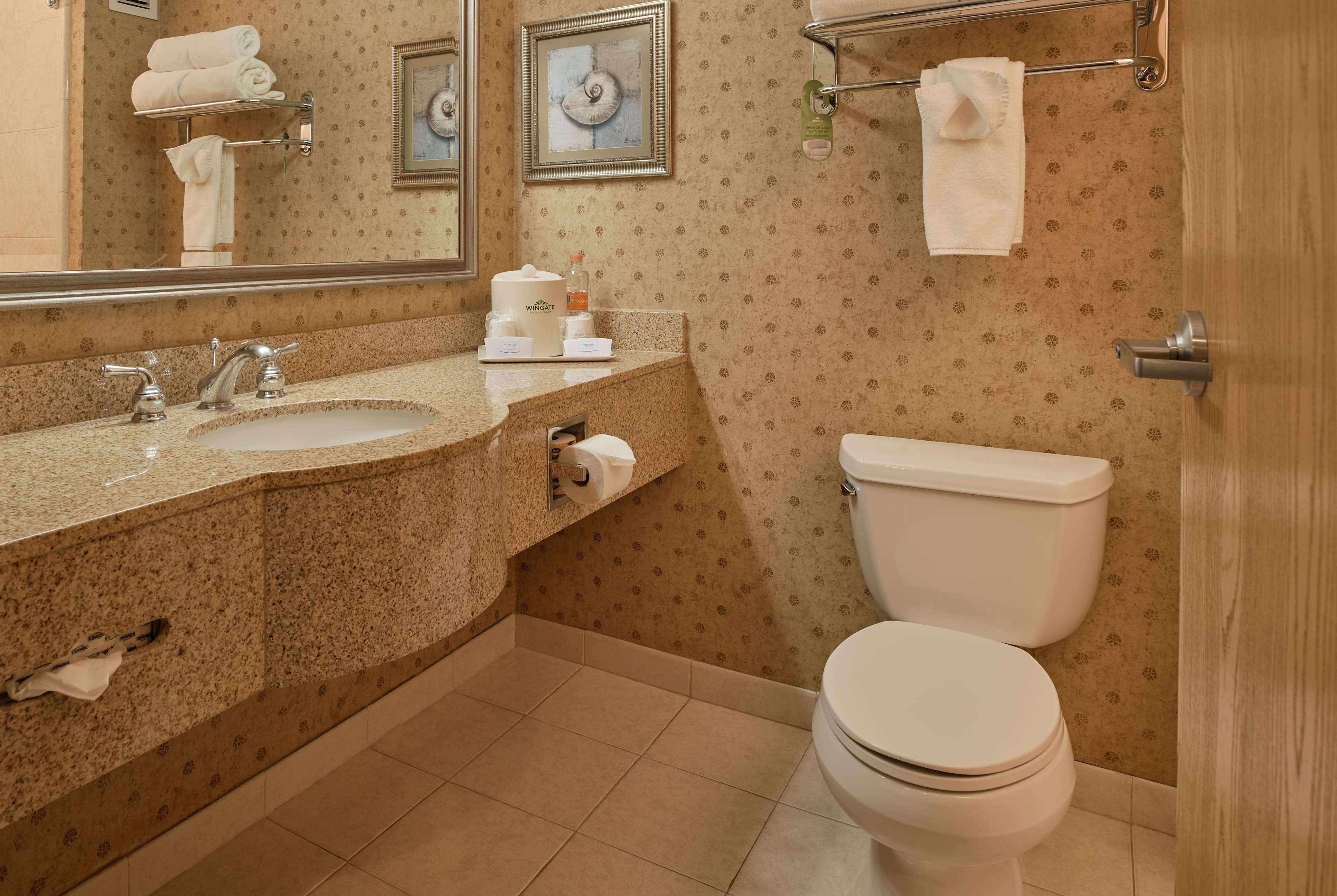 Wingate By Wyndham Chihuahua Hotel Bagian luar foto