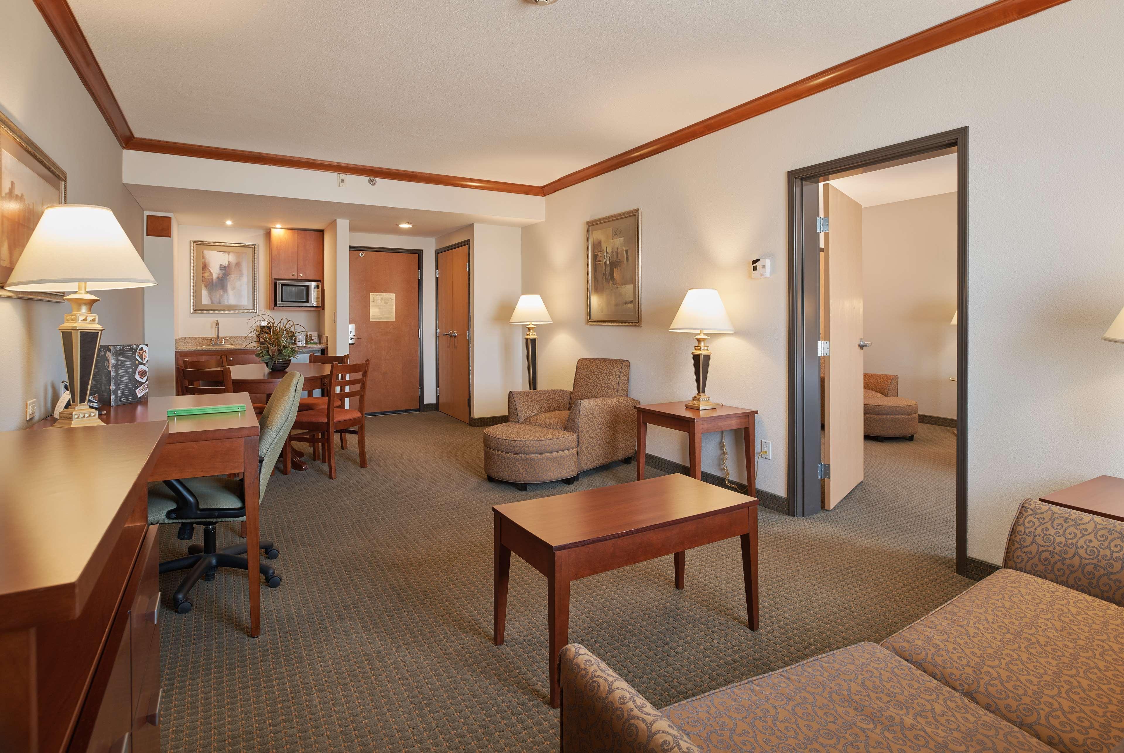 Wingate By Wyndham Chihuahua Hotel Bagian luar foto