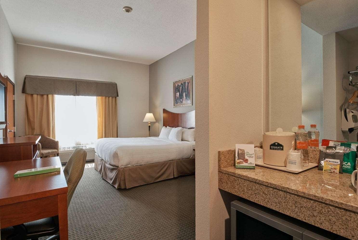 Wingate By Wyndham Chihuahua Hotel Bagian luar foto