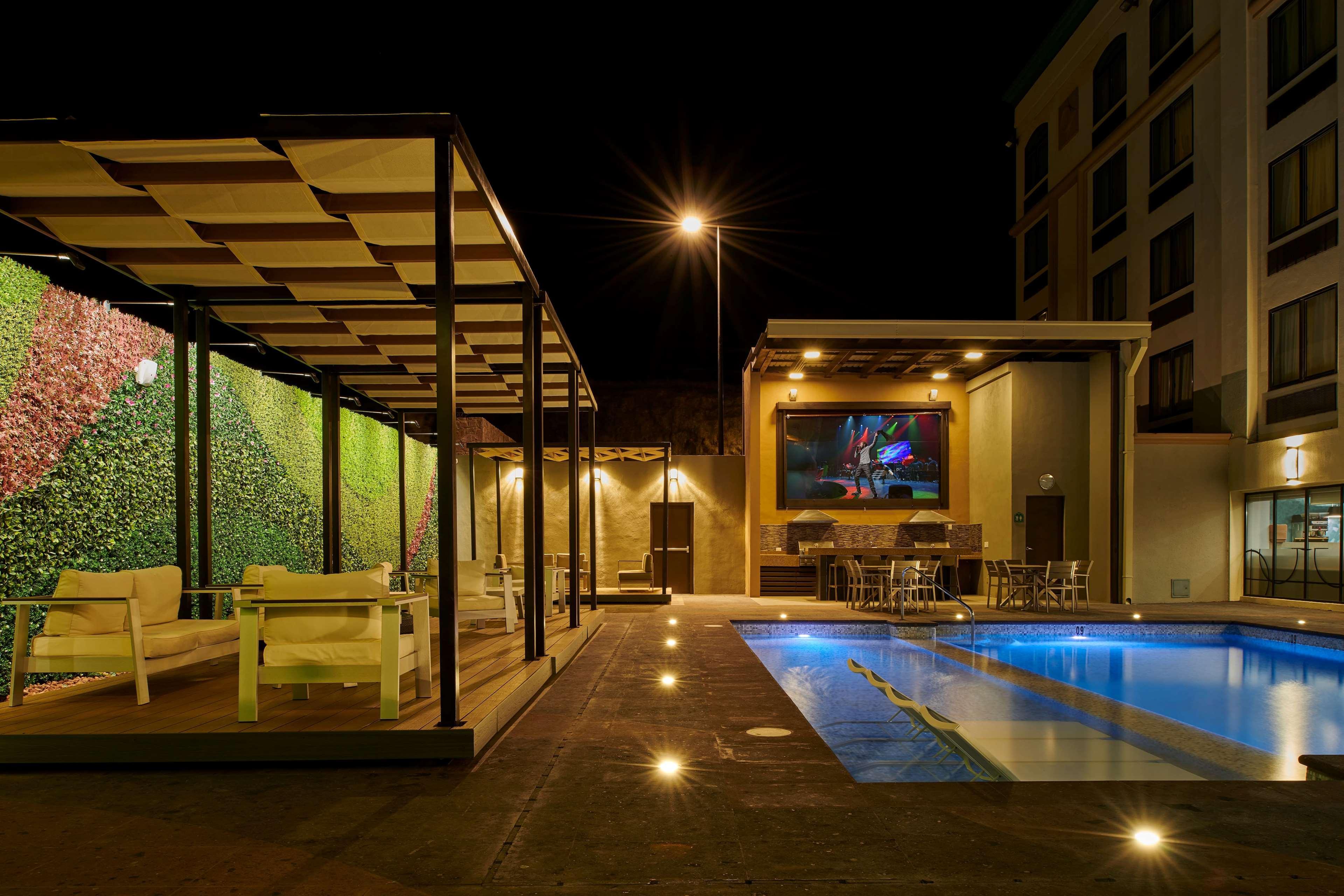 Wingate By Wyndham Chihuahua Hotel Bagian luar foto