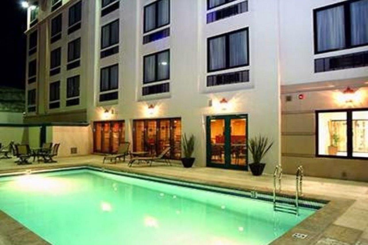 Wingate By Wyndham Chihuahua Hotel Bagian luar foto