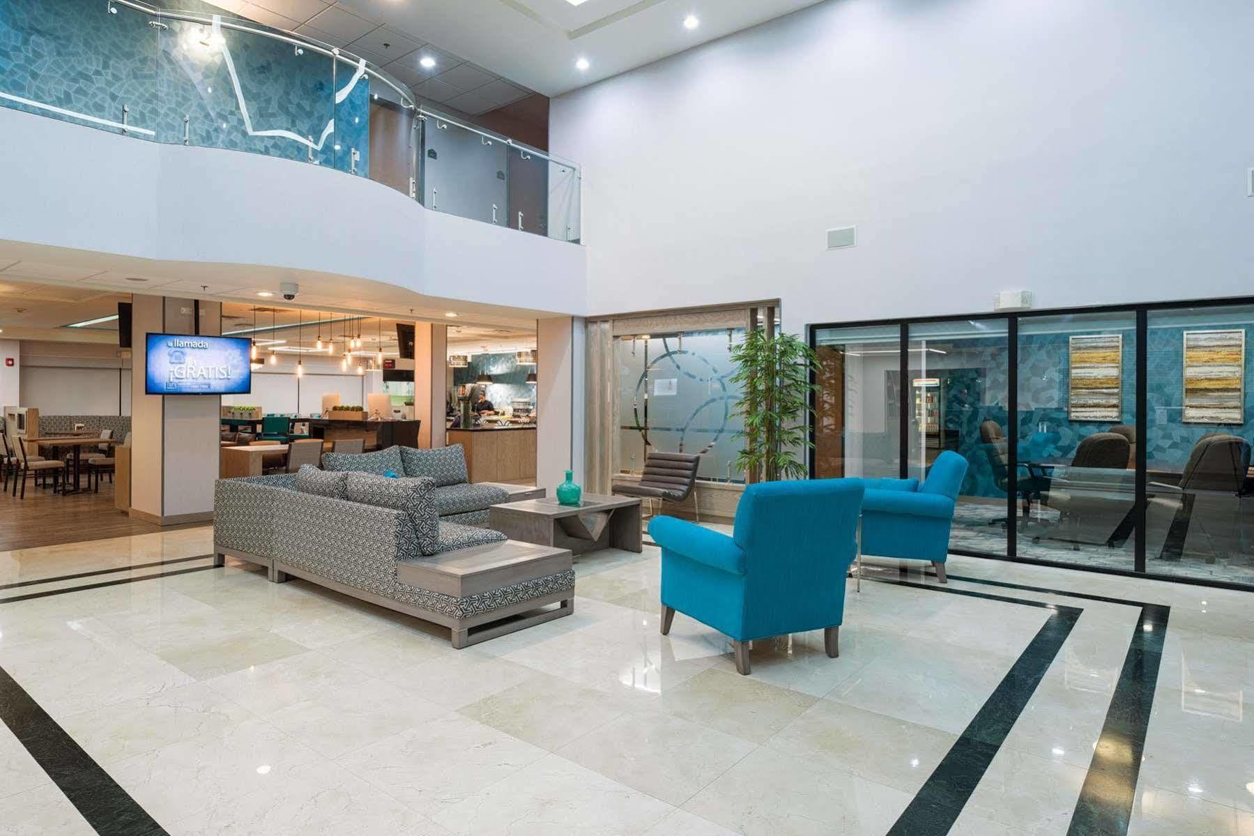 Wingate By Wyndham Chihuahua Hotel Bagian luar foto