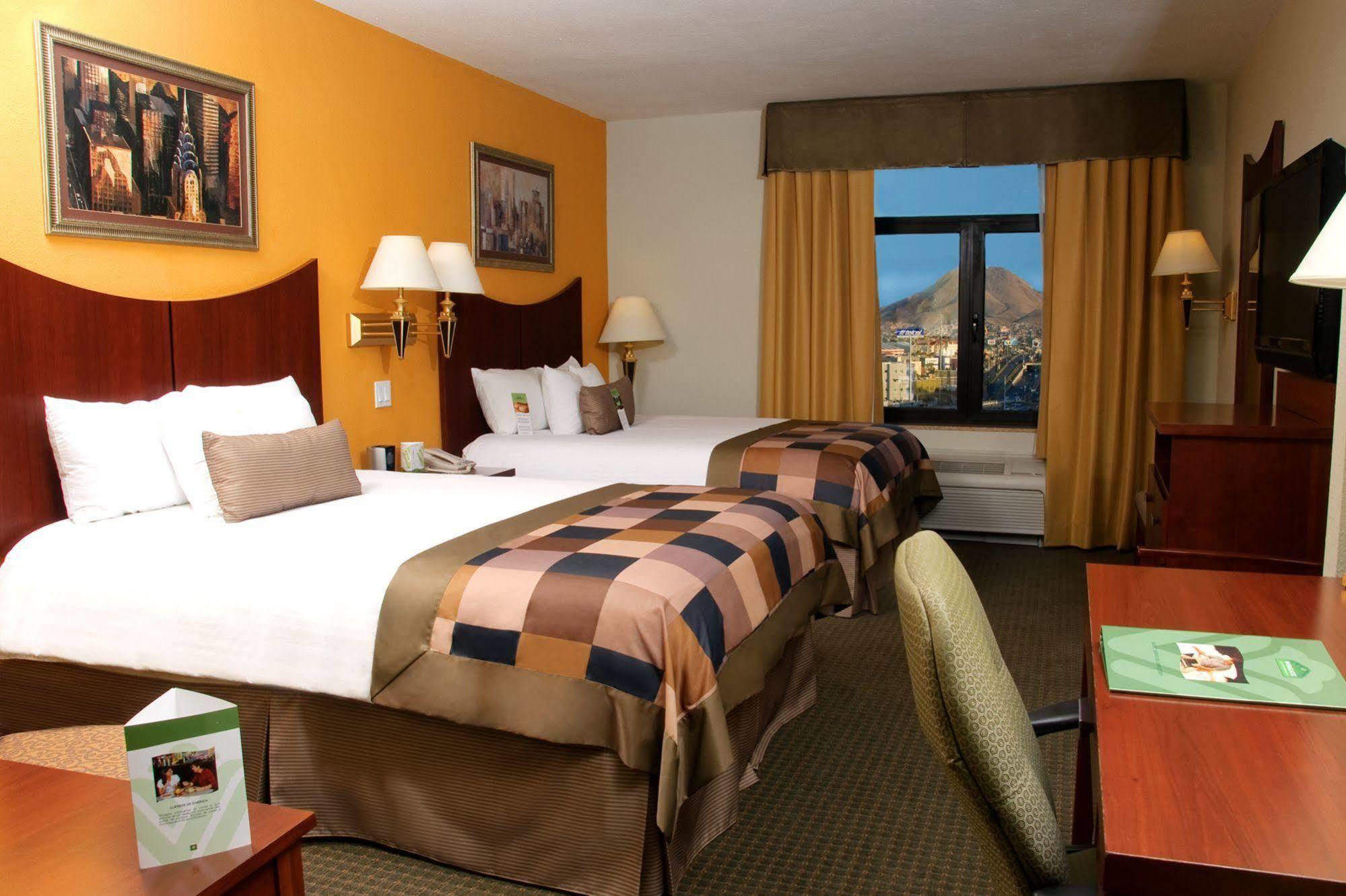 Wingate By Wyndham Chihuahua Hotel Bagian luar foto