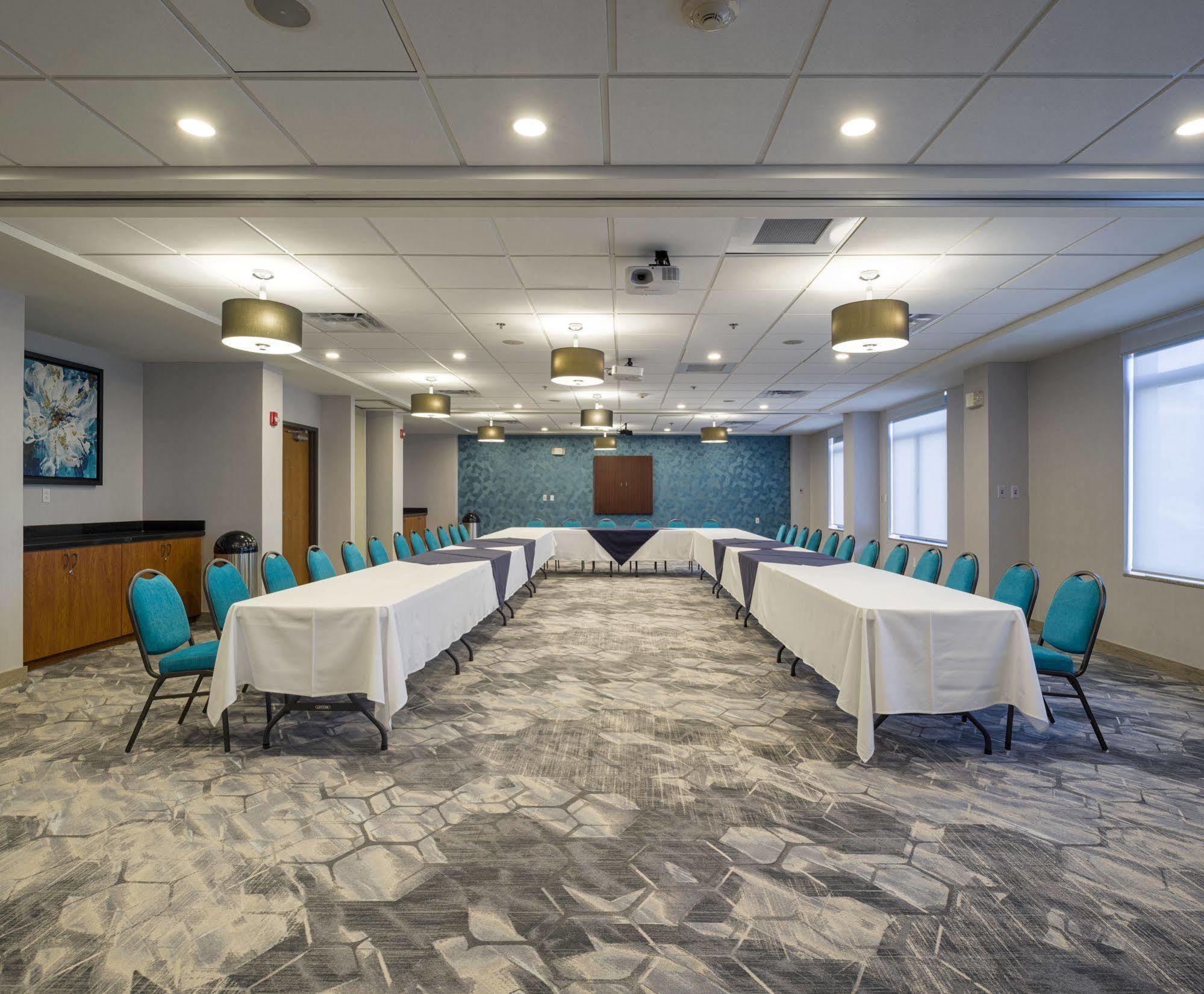 Wingate By Wyndham Chihuahua Hotel Bagian luar foto
