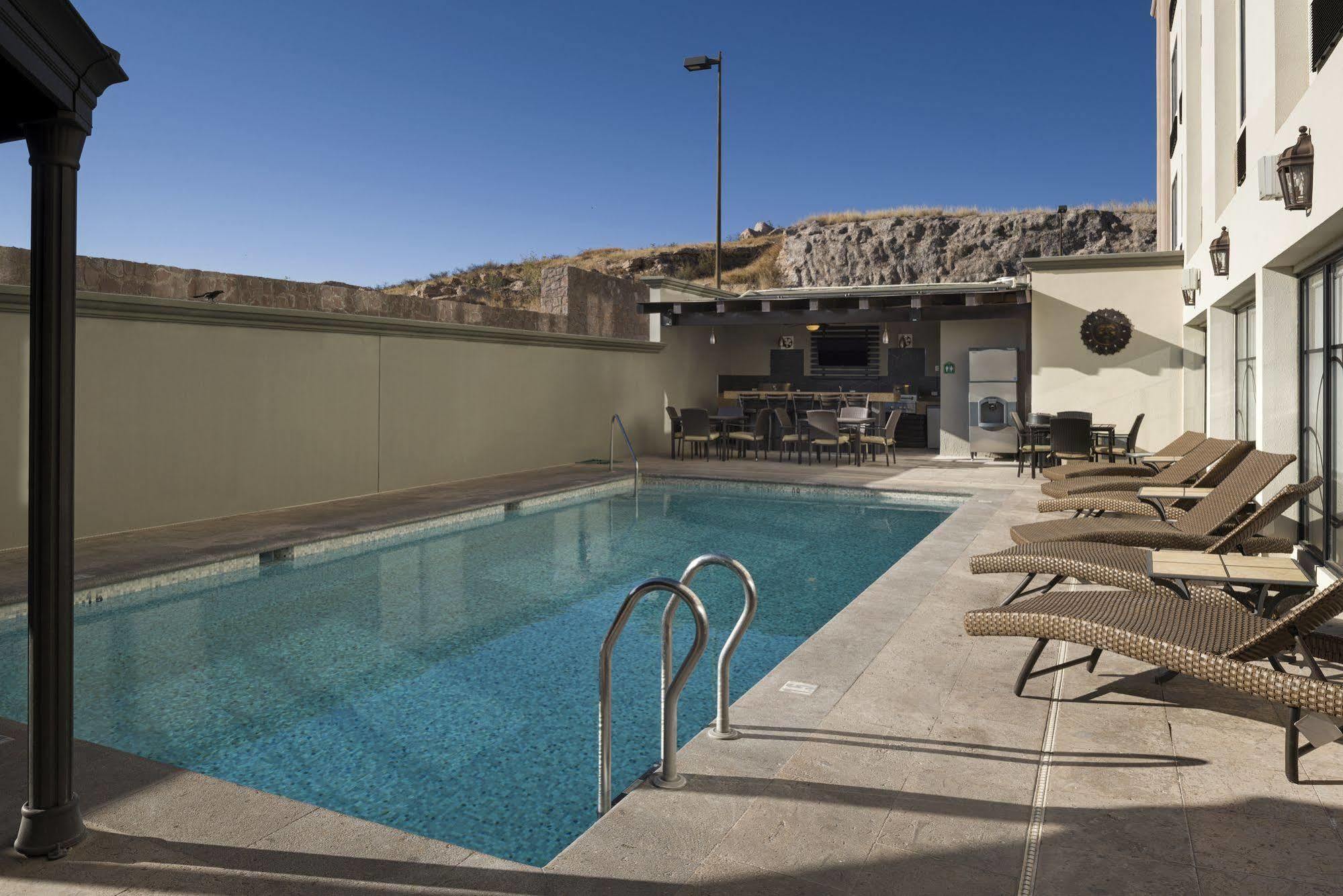 Wingate By Wyndham Chihuahua Hotel Bagian luar foto