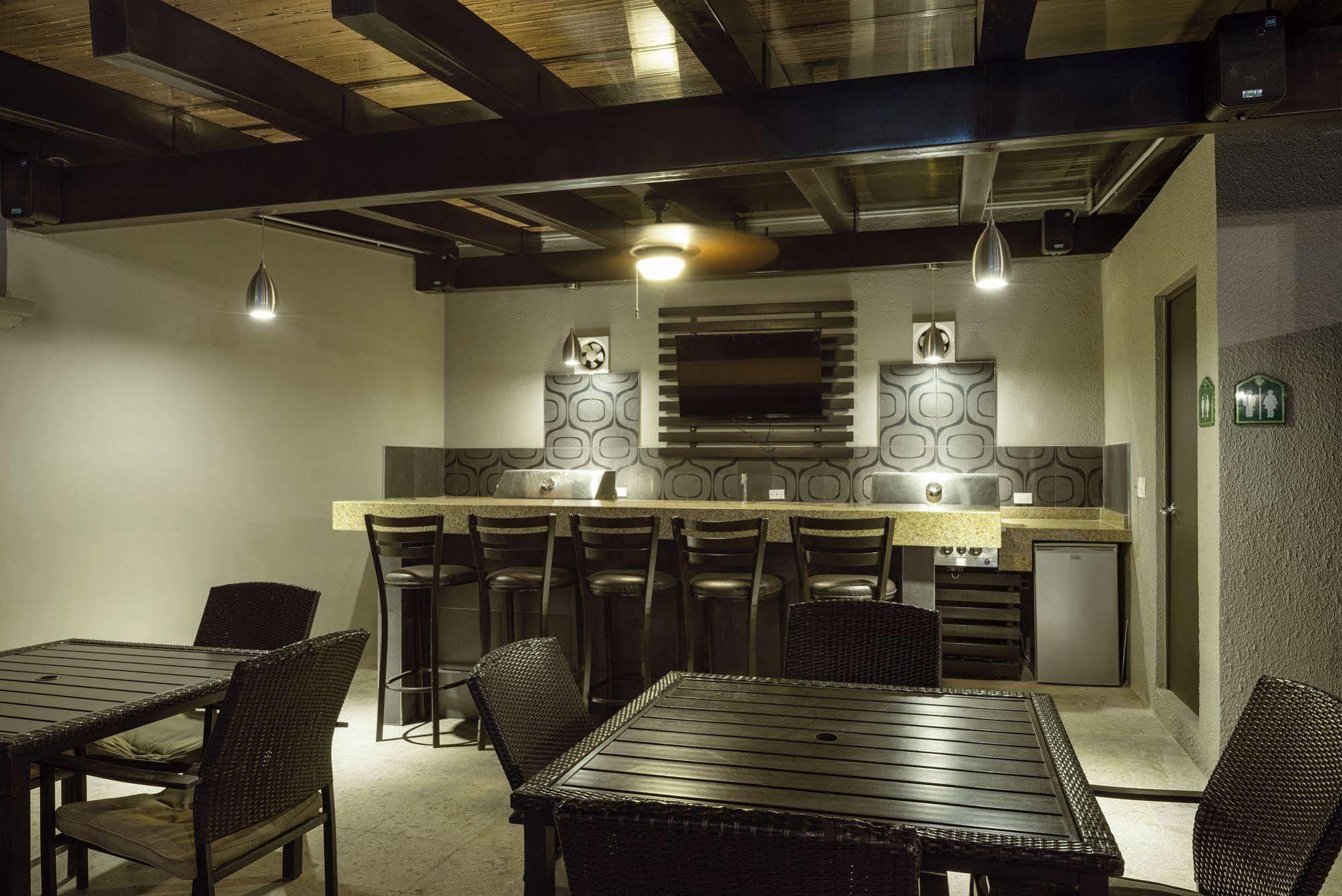Wingate By Wyndham Chihuahua Hotel Bagian luar foto