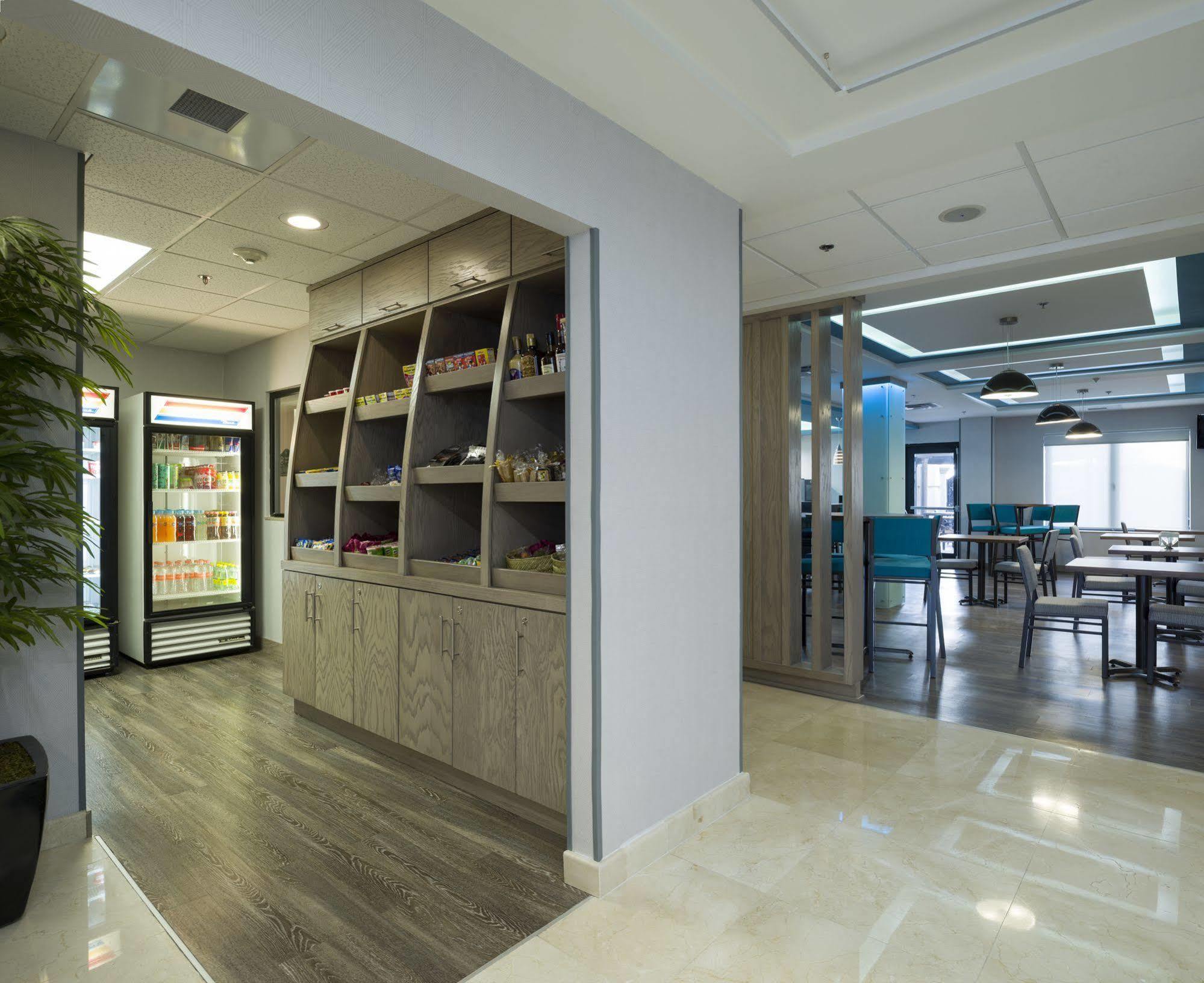 Wingate By Wyndham Chihuahua Hotel Bagian luar foto