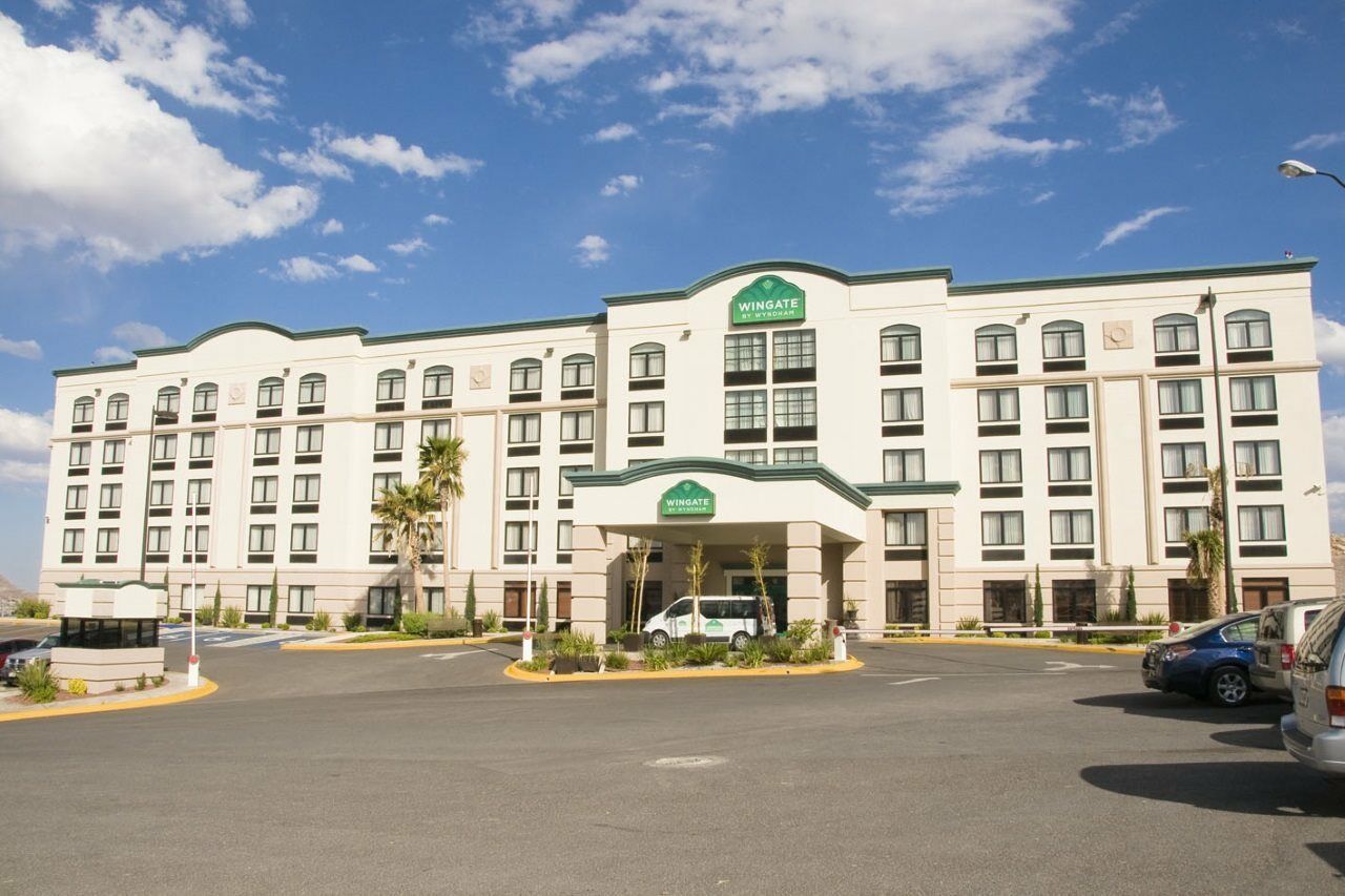 Wingate By Wyndham Chihuahua Hotel Bagian luar foto